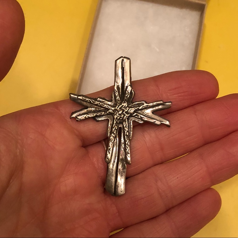 Stunning artistic sterling silver cross NWOT